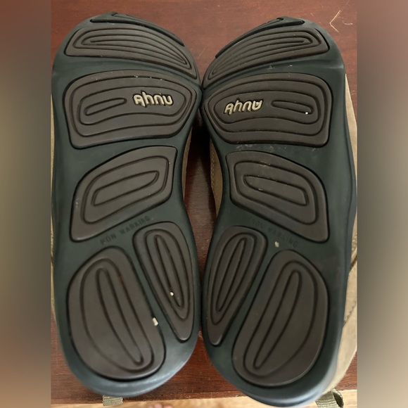 Women’s Ahnu hiking shoes size 7 - Picture 4 of 5